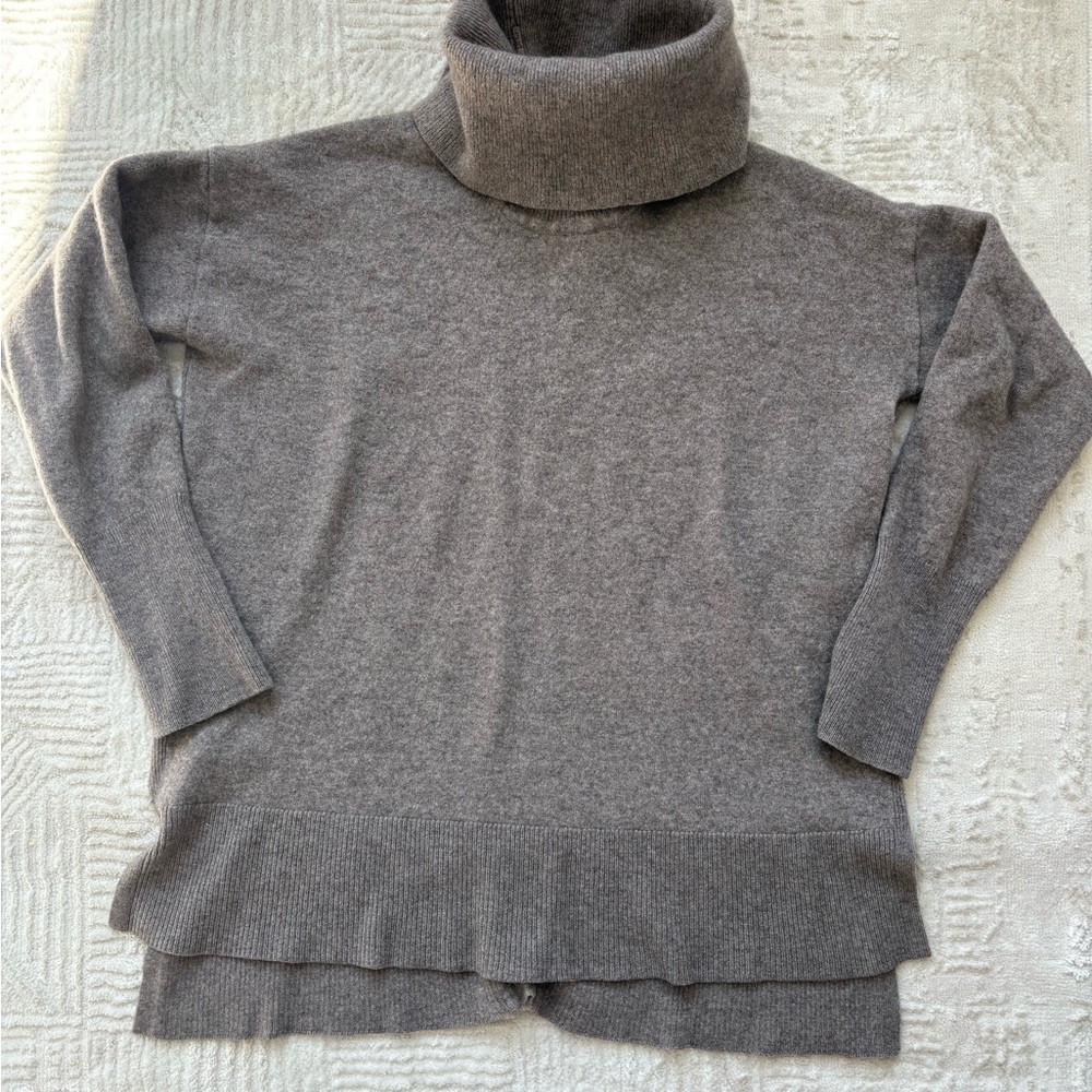 Brown cashmere TAHARI Turtleneck Sweater size M